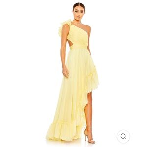 Mac Duggal RUFFLED ONE SHOULDER ASYMMETRICAL GOWN size 8 in butter